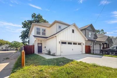 Photo 2 - World Cup | New 4BR Luxury Retreat near Trinity Groves