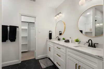 Photo 5 - World Cup | New 4BR Luxury Retreat near Trinity Groves