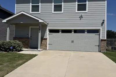 Photo 2 - World Cup | New 4BR Dallas Retreat near Trinity Groves & Downtown