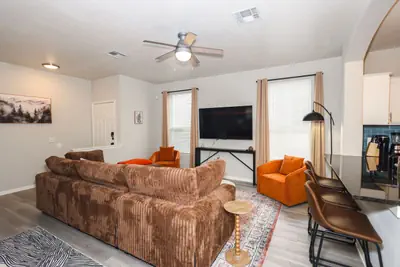 Photo 5 - Pet-Friendly, Patio, Games & Near Sixth Street