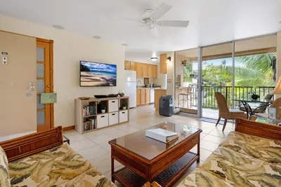Photo 3 - Relaxing and Peaceful Condo, Walk to Beach! KTP302