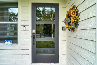 Photo 2 - Designer 4 BR. Chef's Kitchen. Gazebo Outdoor Retreat.