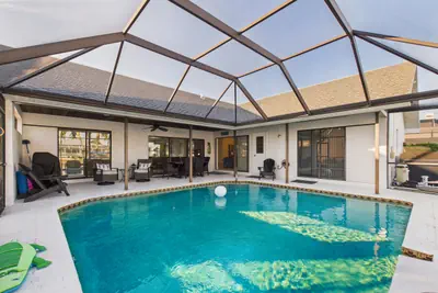 Photo 5 - Villa Rosegarden Oasis with Boat Rental Option