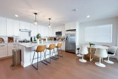 Photo 2 - Lime Light La Mesa New 4BR 3BA, Group Friendly