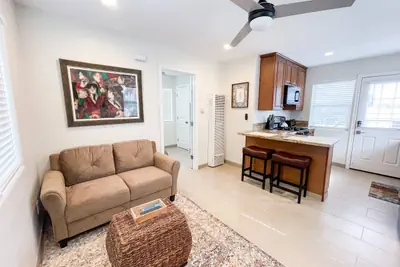 Photo 2 - Cozy Hillcrest Hideaway near Scripps Mercy