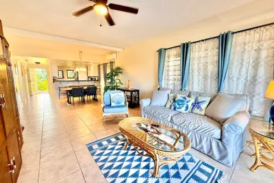 Photo 2 - Sunset Oasis - 2Br Beach Front Condo