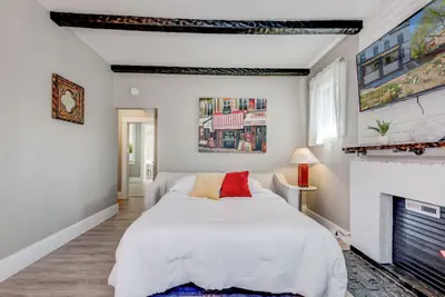 Photo 3 - 94 Walk Score | Capitol Hill Denver | New King Bed