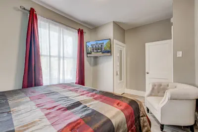 Photo 5 - 94 Walk Score | Capitol Hill Denver | New King Bed