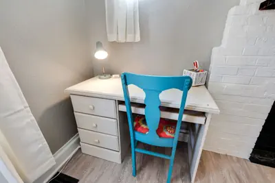 Photo 4 - 94 WalkScore | King Bed | Capitol Hill Beachy Apt
