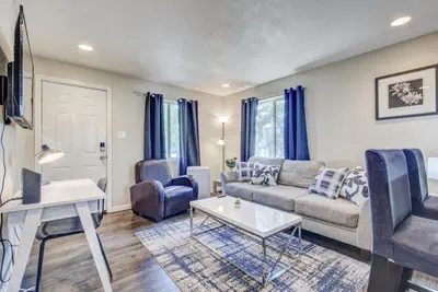 Photo 5 - Royal Blue Lakewood Retreat | Light Rail + Denver