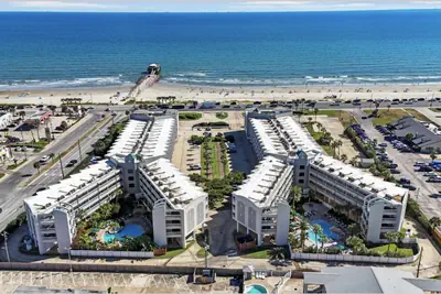 Photo 3 - Casa Del Mar 201 | Galveston | Beachfront view | Pool