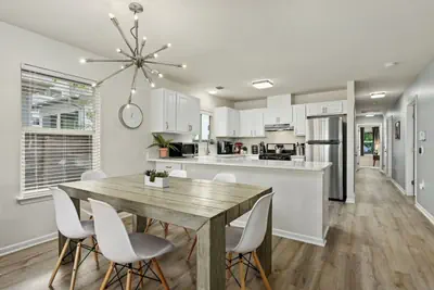 Photo 4 - Oak Grove Bungalow