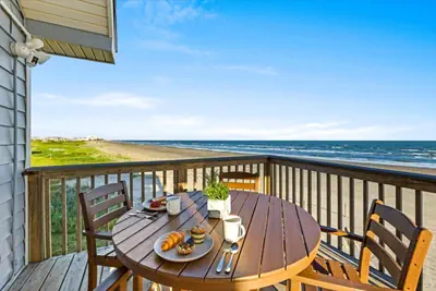 Photo 2 - 'Horizon Haven' - Beachfront Escape!