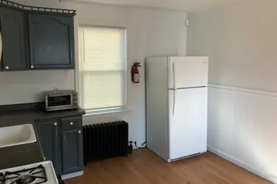 Photo 4 - Private house with 3 bedrooms and 1 bathroom, free parking, convenient to NYC Manhattan bus and train, MetLife Stadium FIFA World Cup 35 minutes away