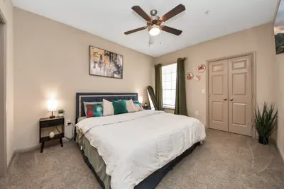 Photo 4 - Grand Abode|Epicenter of Midtown & Downtown