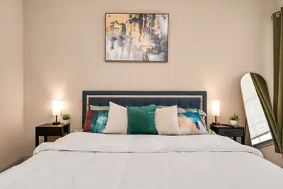 Photo 2 - Grand Abode|Epicenter of Midtown & Downtown