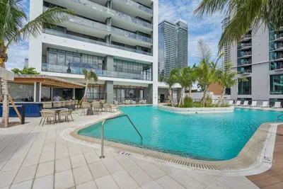 Photo 3 - Luxury 1-Bedroom in Downtown Miami | Elegant Bay Views