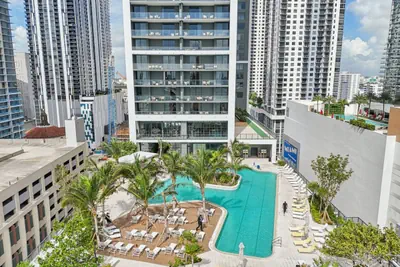 Photo 4 - Luxury 1-Bedroom in Downtown Miami | Elegant Bay Views