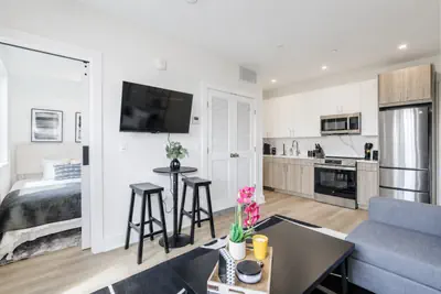 Photo 3 - Modern 1BR Suite, Fully Equipped & Great Location