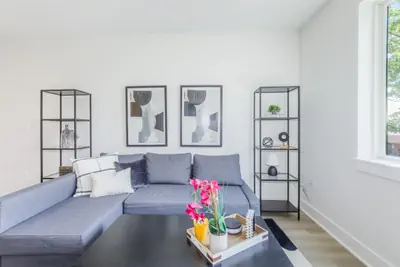 Photo 5 - Modern 1BR Suite, Fully Equipped & Great Location