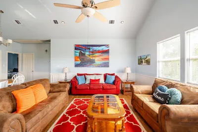 Photo 4 - Central 2BR/2BA, Easy Beach Access, Sleeps 10