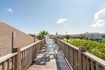 Photo 3 - Central 2BR/2BA, Easy Beach Access, Sleeps 10