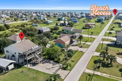 Photo 2 - Central 2BR/2BA, Easy Beach Access, Sleeps 10