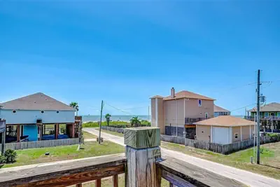 Photo 2 - Gulf Views, Pet Friendly, Deck