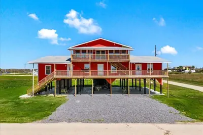 Photo 5 - Big 6BR Beach Getaway for 20 | Near Ferry, 3 Units