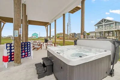 Photo 5 - Hot Tub, Pet Friendly, 4Bdr/2Bth, - Aqua Vista