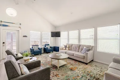 Photo 4 - Beachfront, Views, 3bdr/2bth - The Bleu Pearl
