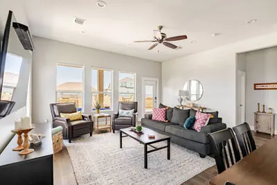 Photo 3 - King Bed, Beach Views, The Lost Salt Surf Shack