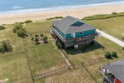 Photo 3 - Beachfront • Fire Pit • Gourmet Kitchen • Views