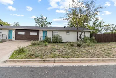 Photo 2 - Stylish 3-Bedroom Austin Home in a Seriously Convenient Location