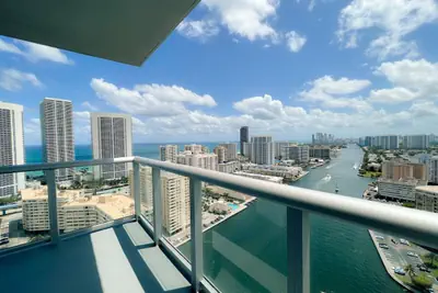 Photo 4 - Exclusive 3 Bedrooms Apartment W/ Amazing View