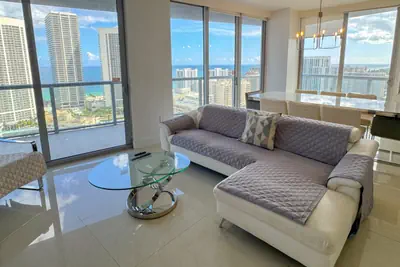 Photo 5 - Exclusive 3 Bedrooms Apartment W/ Amazing View