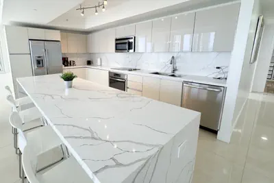 Photo 2 - Exclusive 3 Bedrooms Apartment W/ Amazing View