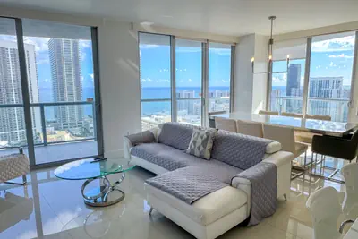 Photo 3 - Exclusive 3 Bedrooms Apartment W/ Amazing View