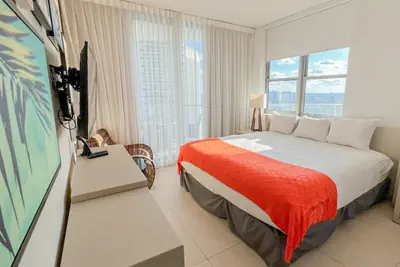 Photo 3 - Divine 2 Bed Apt. Stunning View