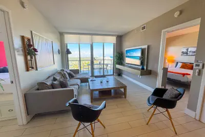 Photo 3 - Exceptional 2 bedroom PH Incredible View