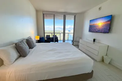 Photo 2 - 46 Exceptional 2bdr PH Incredible View 31st floor