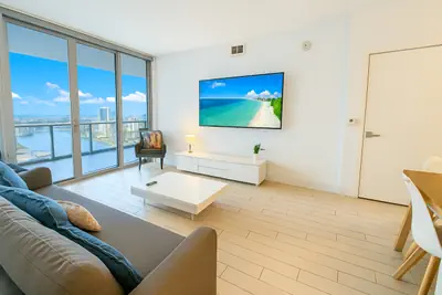 Photo 4 - 46 Exceptional 2bdr PH Incredible View 31st floor