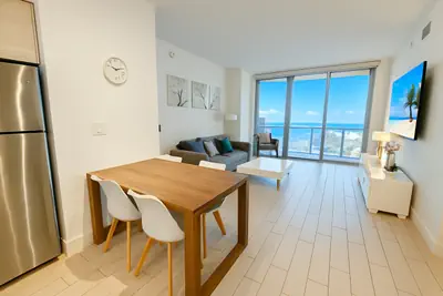 Photo 3 - 46 Exceptional 2bdr PH Incredible View 31st floor