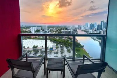 Photo 5 - Beachwalk 2Bdr Apt Close to the Beach