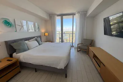 Photo 3 - Elegant 1BR Apartment at Beachwalk Resort