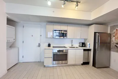 Photo 4 - Elegant 1BR Apartment at Beachwalk Resort