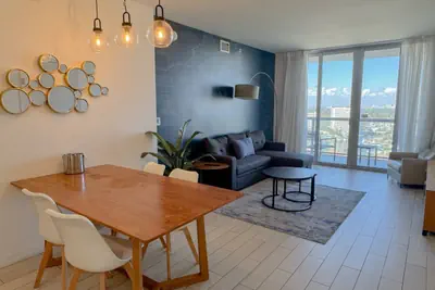 Photo 5 - Elegant 1BR Apartment at Beachwalk Resort