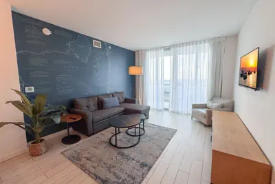Photo 5 - Chic Apartment Close to the Sea