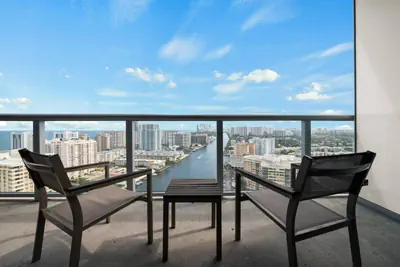 Photo 4 - Chic Apt Close to the Sea Beautiful View