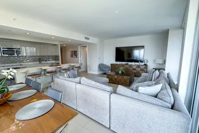 Photo 3 - Luxury 3-bedroom condo with pool